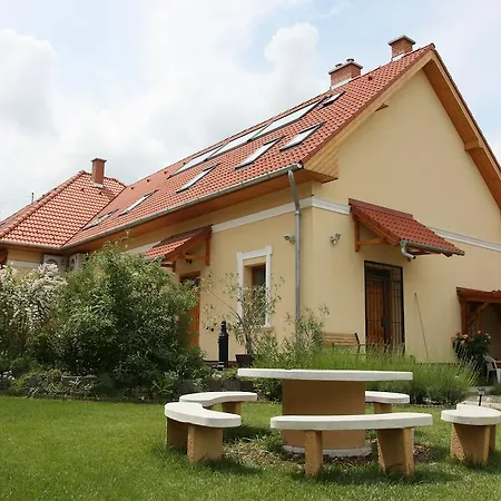 Guest house Elet Es Energia Egeszsegjavito Szalon *